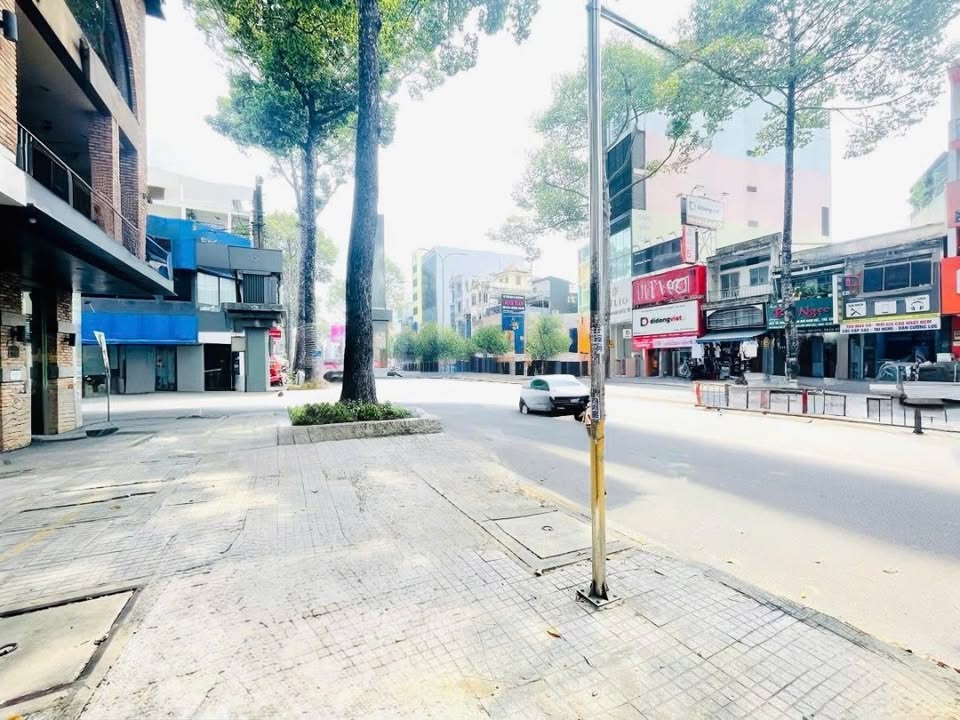 Cho thuê nhà mặt tiền đường 3/2, phường 12, quận 10 - Có sẵn setup Spa, giá 40 triệu/tháng!