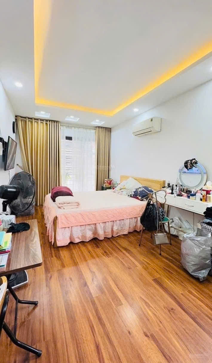 Nhà phố Dịch Vọng, Cầu Giấy 42m² giá 9.8 tỷ - Ngõ thông, kinh doanh đỉnh!