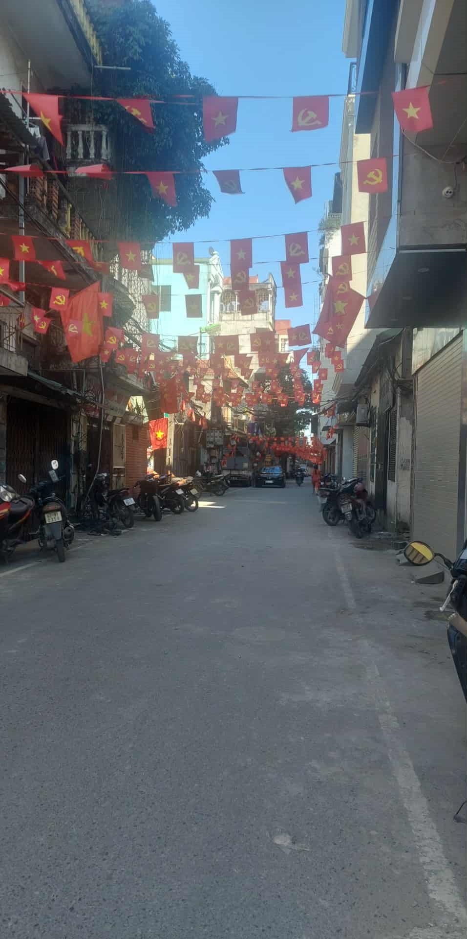 Nhà riêng Phường Giáp Bát, Quận Hoàng Mai 32m² giá 6.9 tỷ - Sổ đỏ chính chủ, ô tô 10m