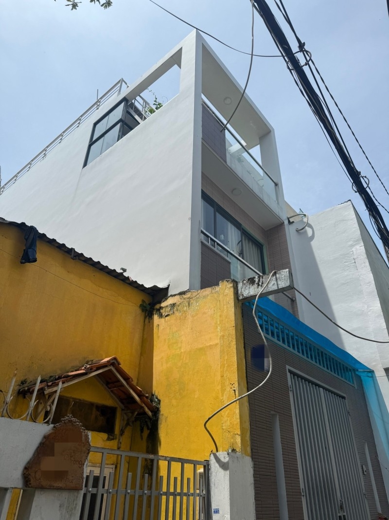 Nhà cấp 4 Phú Trung, 66m² giá 5.6 tỷ - Tiện xây mới, khu dân trí cao!