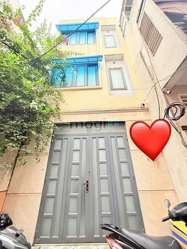 Nhà phố Lê Văn Sỹ, Quận 3 - 4 tầng, 4 phòng ngủ, sân thượng - Giá chỉ 8.6 tỷ!