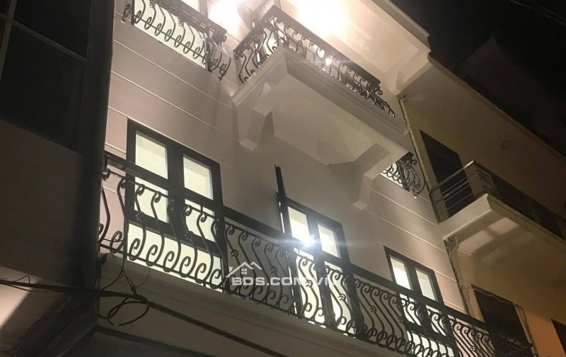 Nhà Đẹp Kinh Doanh Tôn Đức Thắng, Đống Đa 63m² giá 25 tỷ - Vị trí đắc địa, ô tô tránh!