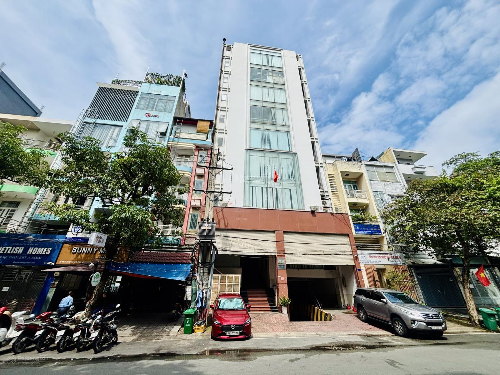 Tòa Nhà Văn Phòng 1200m² - Khu Nguyễn Gia Trí, Bình Thạnh - Giá 275 triệu/tháng, Nhận nhà ngay!