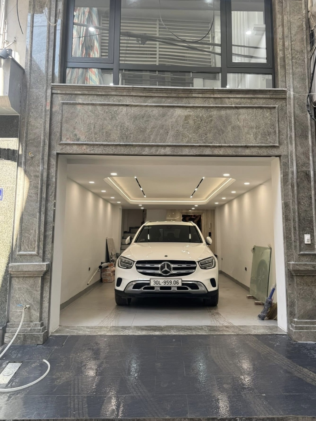 Nhà 7 tầng Hoàng Quốc Việt 42m² giá 22.7 tỷ - Kinh doanh đắc địa!