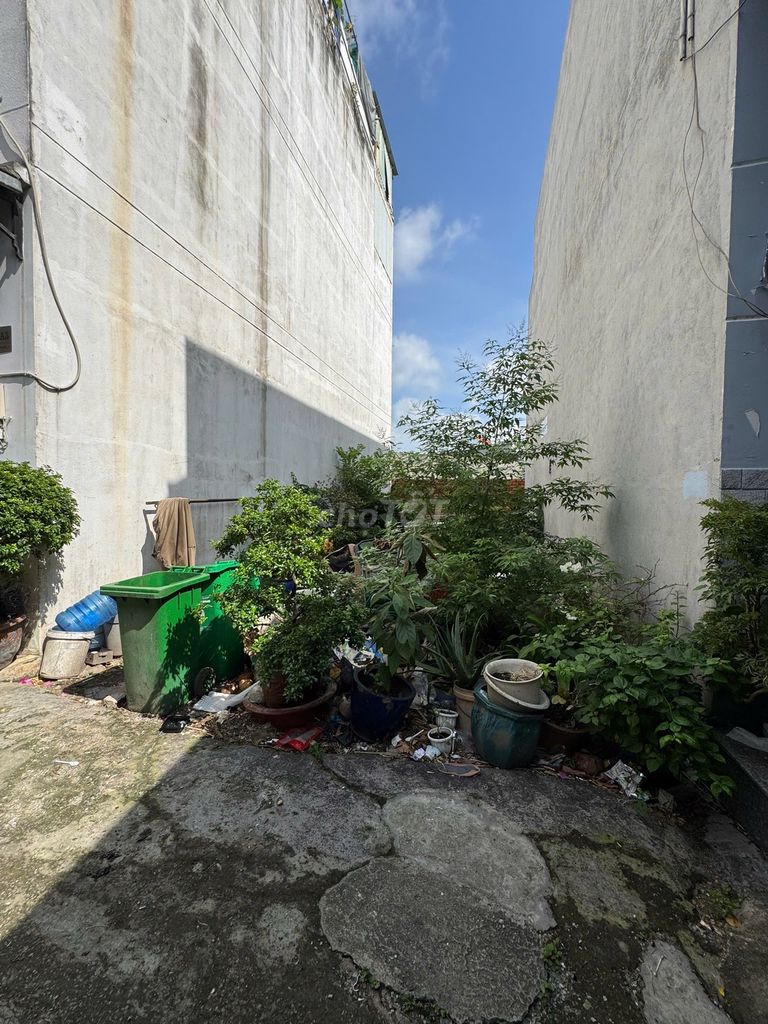 Đất thổ cư Phú Hữu 60m² giá 3.4 tỷ - Sổ riêng, vị trí thuận lợi!