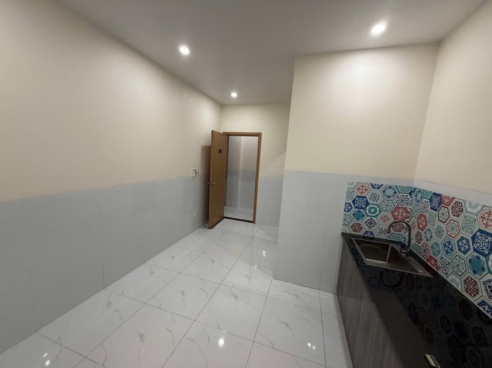 Phòng cho thuê tại đường 13, phường Bình Trưng Tây, 20m² giá chỉ 3.8 triệu - Cơ sở vật chất đầy đủ!