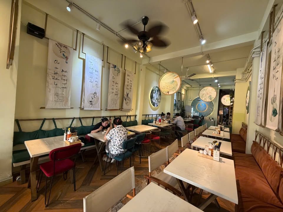 Nhà mặt tiền đường Nguyễn Tất Thành, Quận 4, 75m² chỉ 40 triệu - Kinh doanh thuận lợi!