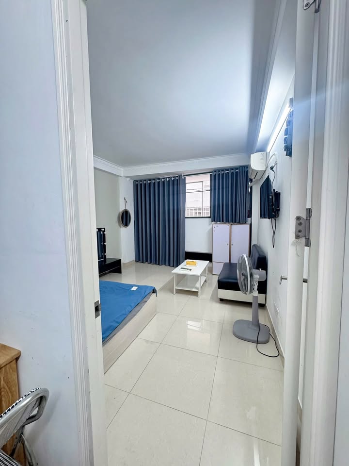 Căn hộ 1 phòng ngủ tại Phó Đức Chính, Q1 - Full nội thất, giá thỏa thuận!