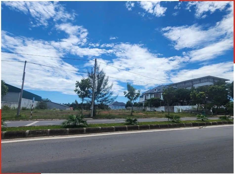 Đất biệt thự mặt tiền đường Trần Bình Trọng, Đông Hà 682.5m² giá 5 tỷ - Vị trí đắc địa, tiện ích đầy đủ!