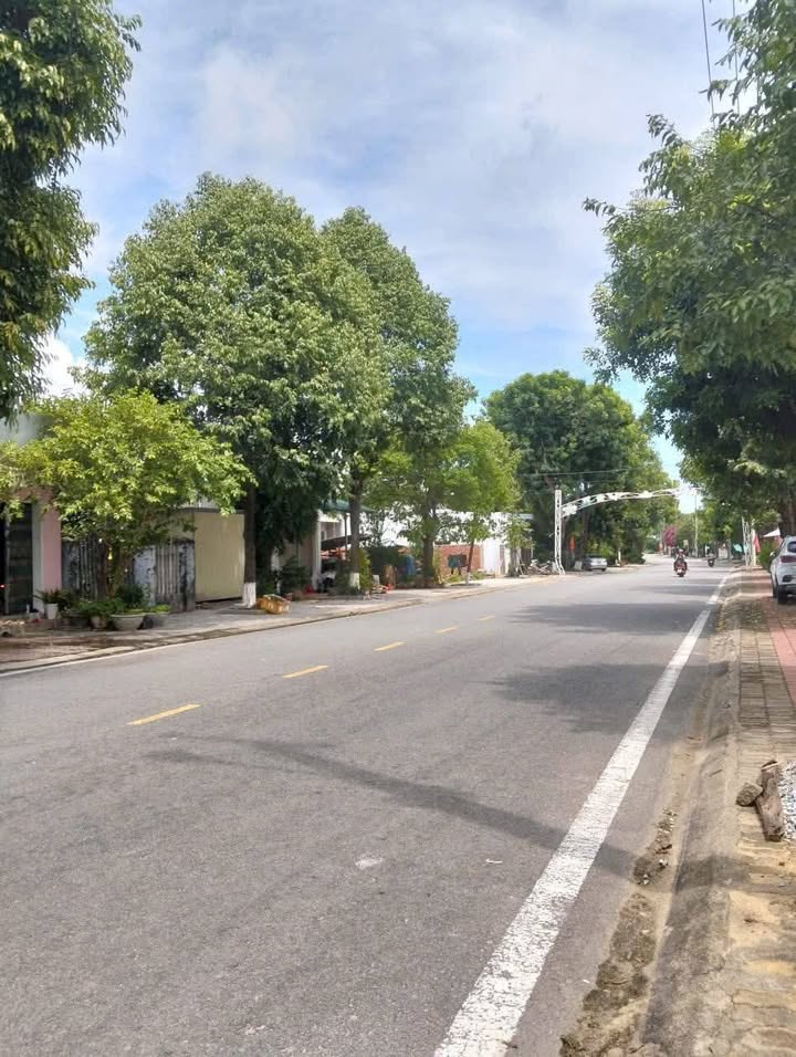 Nhà mặt tiền đường Huỳnh Công Thiệu Đức Phổ 140m² giá 2 tỷ - Đầu tư sinh lời ngay!