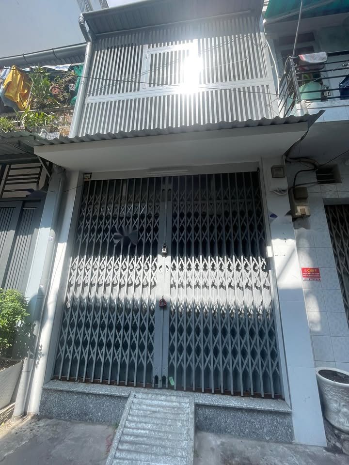 Nhà cho thuê Nguyễn Tiểu La, Quận 10, 39m² giá 12 triệu - Nhà mới sửa chữa, nhận nhà ngay!