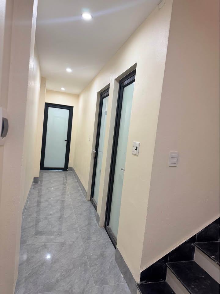 Nhà mặt đường QL3, Đề Thám, 76.8m² giá 3 tỷ - Thiết kế hiện đại, tiện ích đầy đủ!