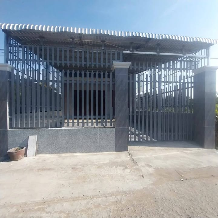 Nhà cấp 4 Long Phước 200m² giá 1 tỷ - Sân rộng, ô tô vào tận nhà!