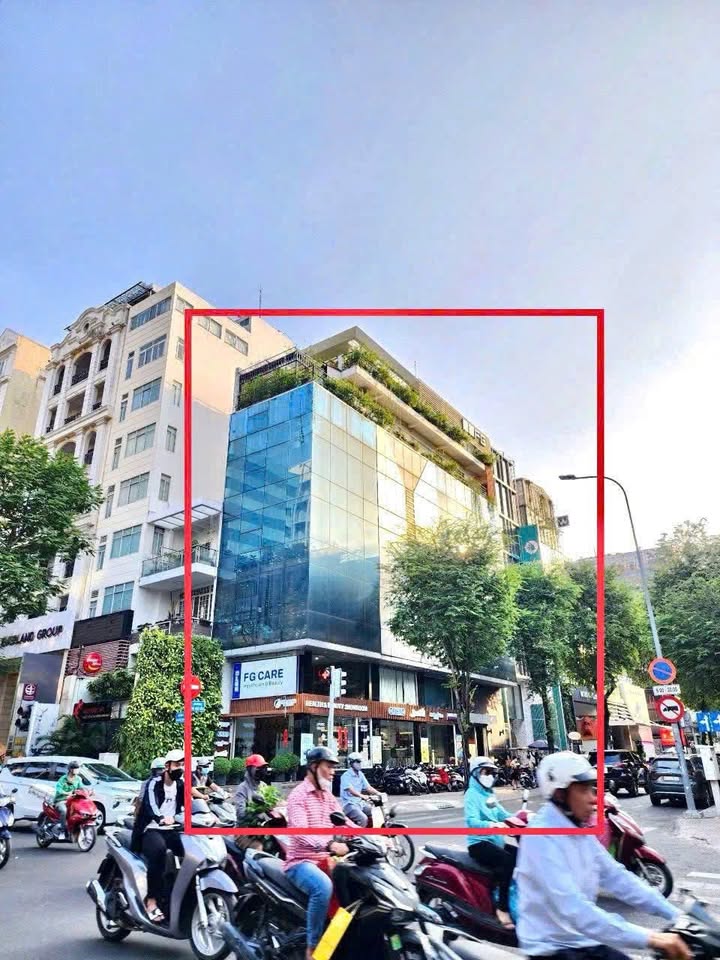 Cho thuê FrontHouse 800m² tại Quận 3 - Gần trung tâm, pháp lý rõ ràng!