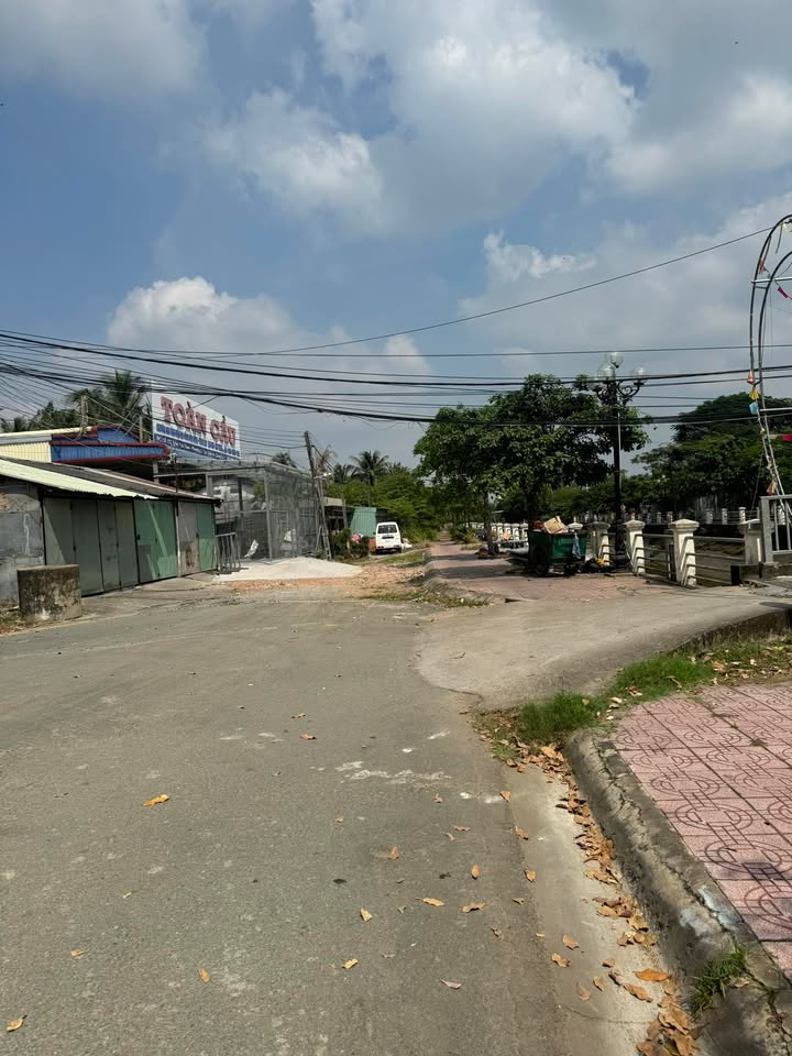 Bán gấp FrontHouse mặt tiền Trần Văn Nam, Tân An, 147m² - Giá 2.2 tỷ