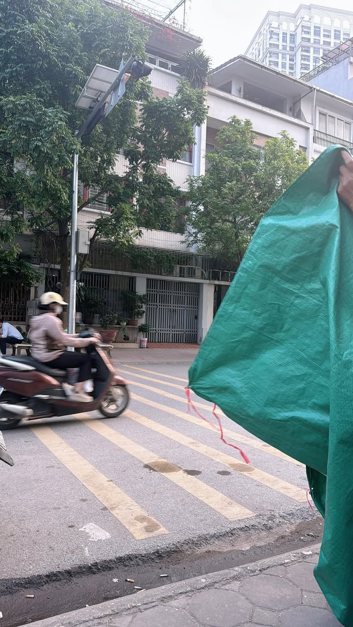 Nhà phố Cổ Nhuế 37m² 5 tầng giá 8 tỷ - Thiết kế hiện đại, chính chủ!