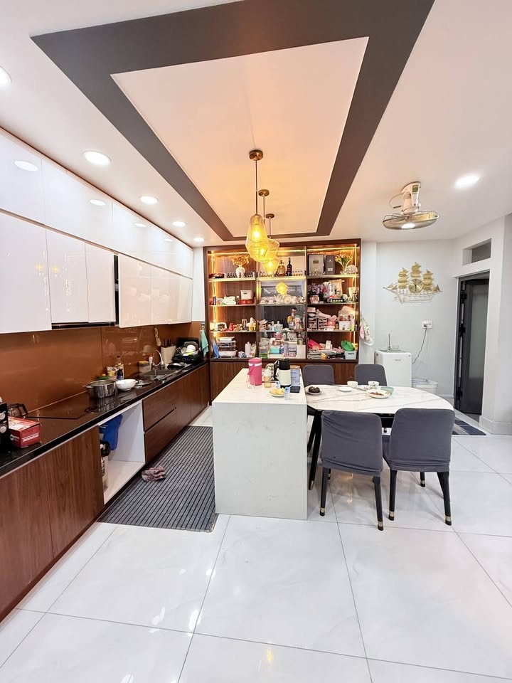 Nhà phố đường Lê Văn Lương, quận 7 - 70m² giá 7.2 tỷ - Hẻm ô tô thông thoáng!