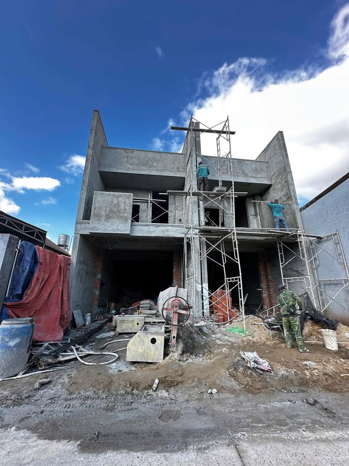 Nhà liền kề mới hẻm 56 Nguyễn Thị Định 100m² giá 3 tỷ - Sân ô tô, phòng khách rộng rãi!