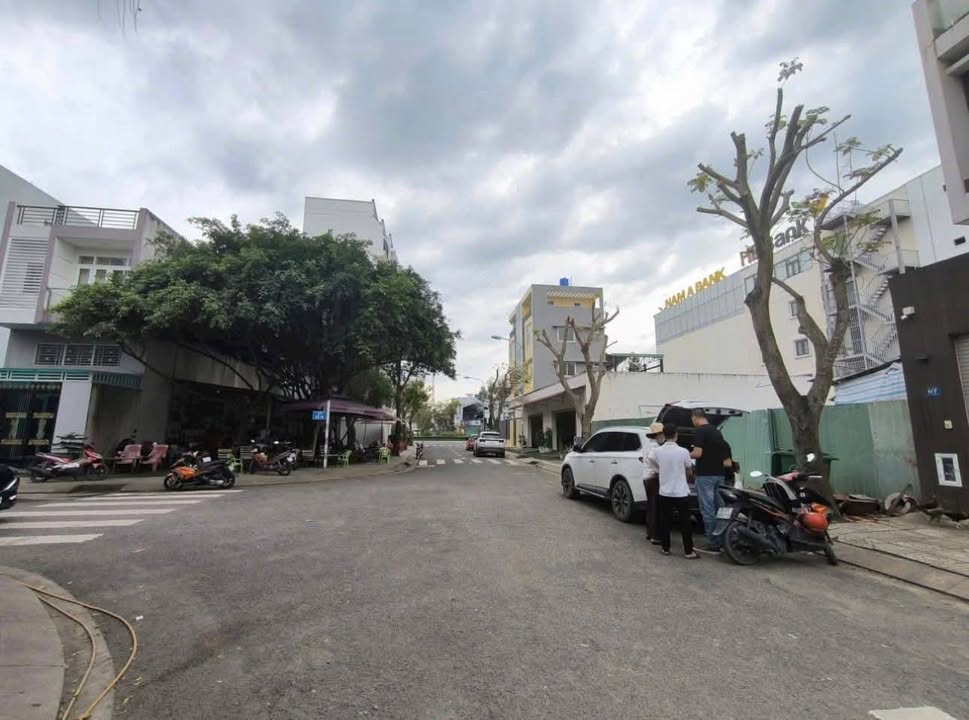 Nhà 4 Lầu KDC Đường 10, Bến Lức, Long An 105m² giá 5.5 tỷ - Đầu tư sinh lời ngay!