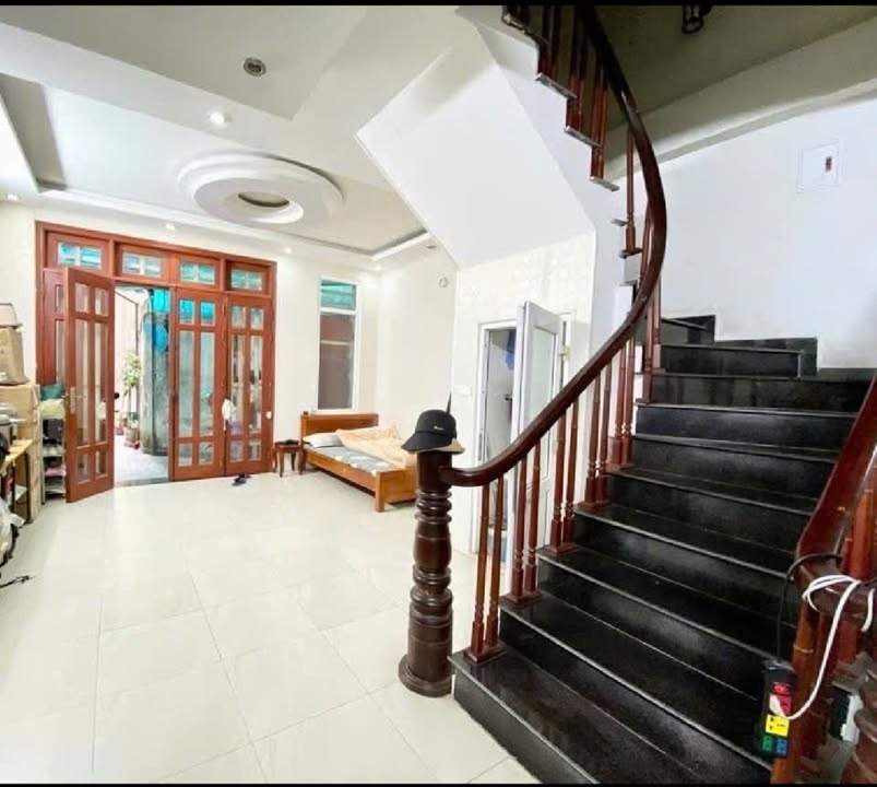 Nhà đẹp phố Trần Thái Tông, Cầu Giấy, 57m² giá 13.9 tỷ - Đầu tư sinh lời ngay!