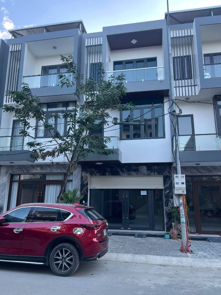 Nhà 3 tầng đẹp tại tiểu khu đô thị Kosy Lào Cai - 103m² giá 2.8 tỷ, sẵn sàng ở ngay!