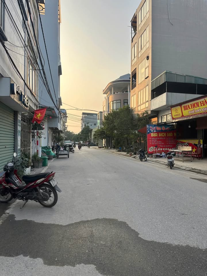 Nhà 5 tầng mới xây tại An Khánh, Hoài Đức - 39m² giá 8 tỷ - Thang máy hiện đại!