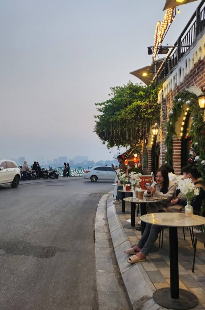 Nhà phố Lạc Long Quân, Tây Hồ 65m² giá 10 tỷ - Sẵn sàng vào ở!