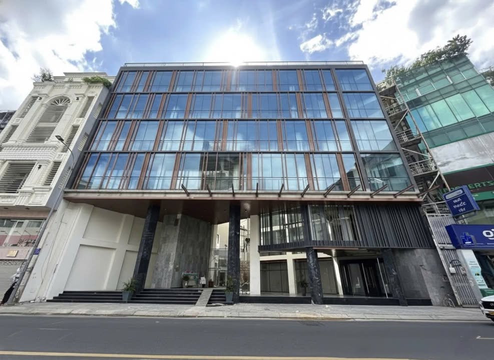 Văn phòng cho thuê tại Quận Tân Bình 360m² giá 200 triệu - Vị trí đắc địa gần sân bay!