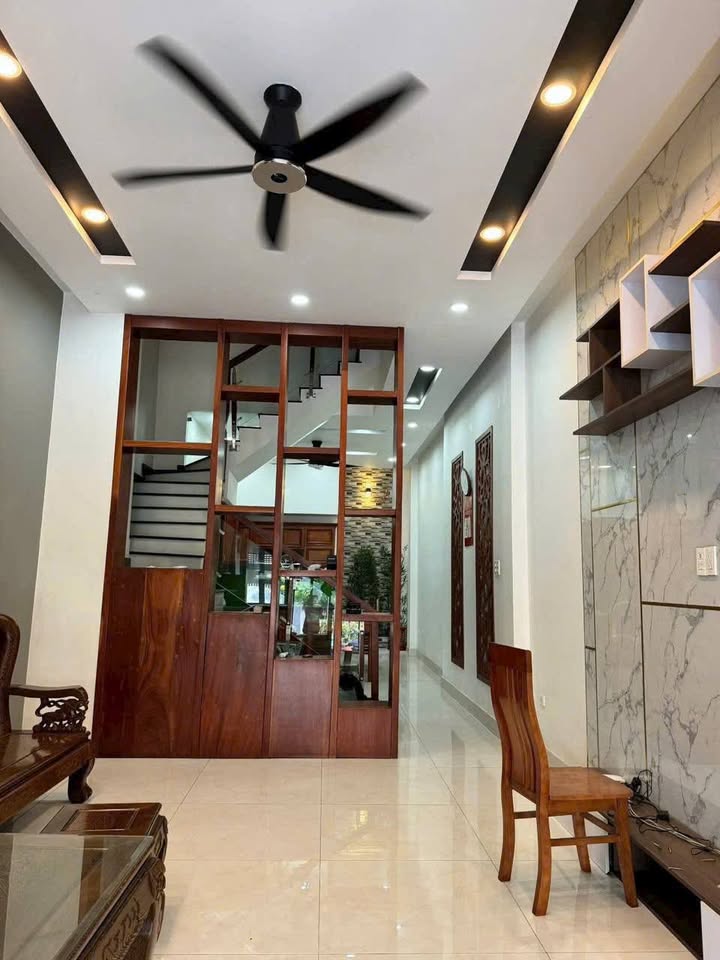 Nhà đẹp 4 tầng đường 182 Tăng Nhơn Phú A 77m² giá 9 tỷ - Đang cho thuê 14 triệu/tháng!