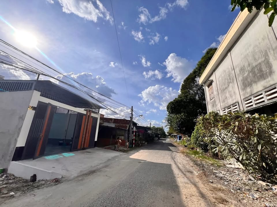 Nhà lầu lửng hiện đại tại Long Hoa, Tây Ninh 168m² giá 2.59 tỷ - Sẵn sàng vào ở ngay!