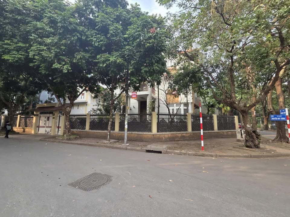 Biệt thự cho thuê tại bán đảo Linh Đàm 600m² - Không gian rộng rãi, tiện lợi!