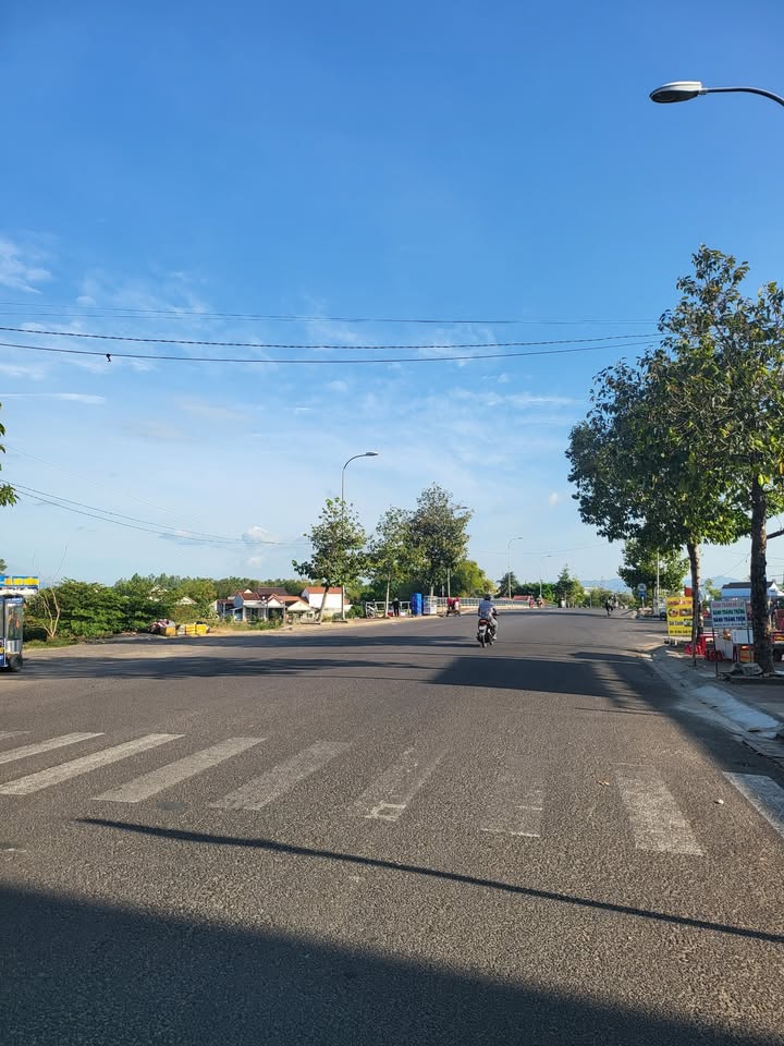 Nhà Hẻm Ô Tô 2/4, Ninh Hòa 279m² giá 3.4 tỷ - Ô tô vào tận nhà!