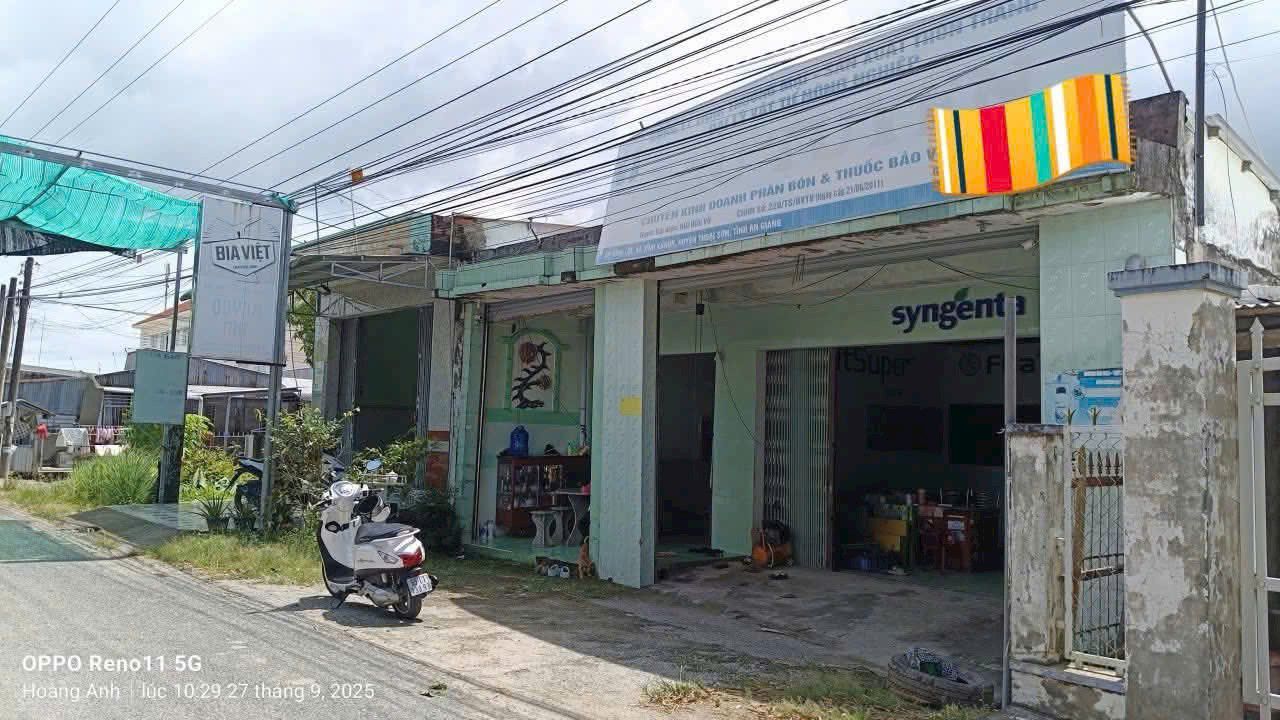 Cửa hàng vật tư Nông Nghiệp tại Vĩnh Khánh, Thoại Sơn, 300m² - Giá chốt 2.6 tỷ, khách ổn định!
