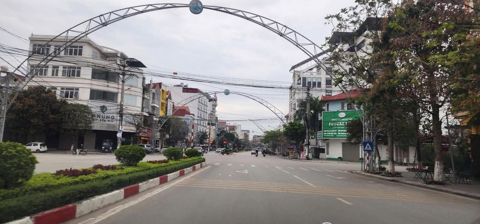 Bán Nhà 4 Tầng Mặt Đường Lý Thường Kiệt 95m² giá 7.6 tỷ - Gần khu ẩm thực sầm uất!