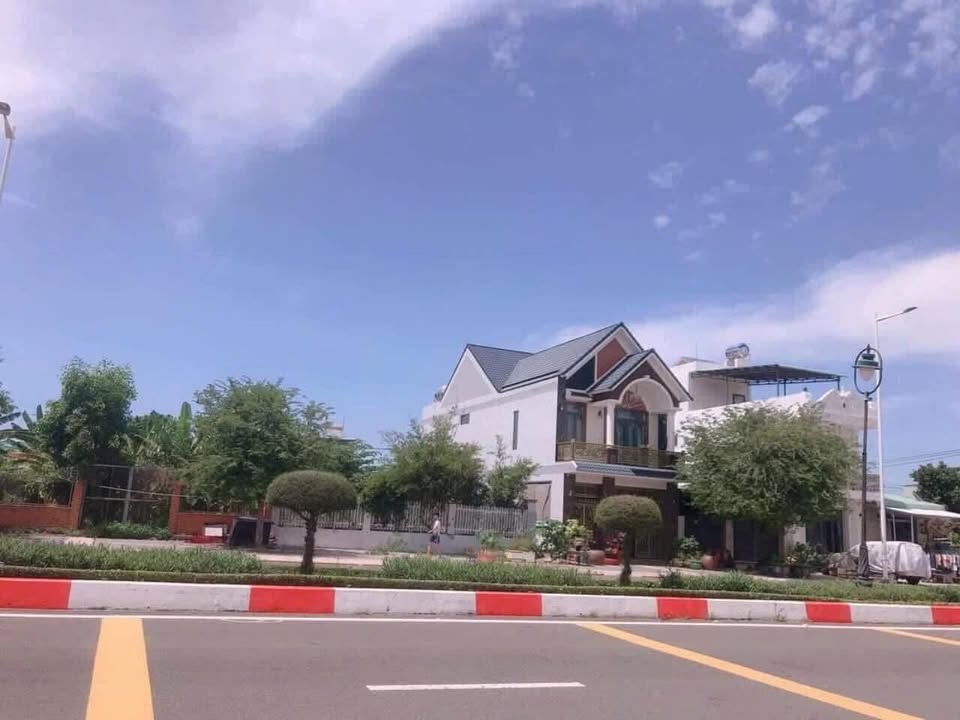 Đất nền mặt tiền Nguyễn Chí Thanh, Long Hải, 132m² giá 5.6 tỷ - Vị trí kinh doanh sầm uất!