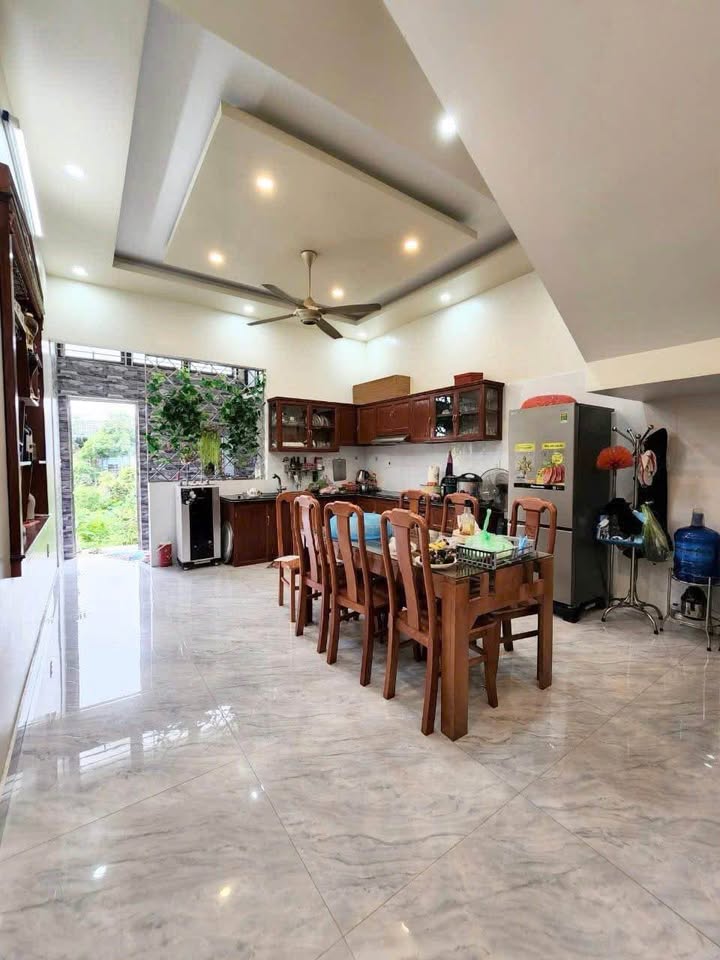 Nhà 3 tầng mặt đường Máng Nước, An Đồng 90m² giá 16 triệu - Vị trí đắc địa cho kinh doanh!