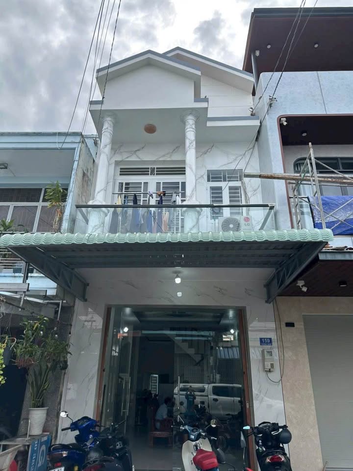 Nhà đẹp 1 trệt 1 lầu tại Trường Chinh, Long Xuyên, An Giang - Chỉ 2.5 tỷ!