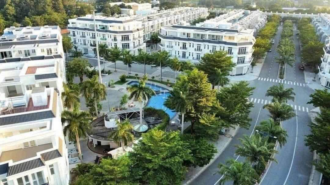 Nhà 1 trệt 2 lầu Phú Mỹ, Thủ Dầu Một 102m² giá 6.35 tỷ - Nội thất đầy đủ, cho thuê 15 triệu