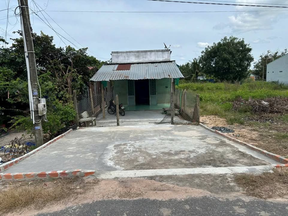 Đất thổ cư khu phố 6 Thị Trấn Tân Biên 3016m² giá 650 triệu - Mặt tiền đường nhựa thuận tiện!