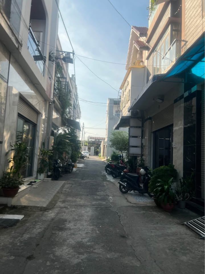 Nhà phố Biên Hòa 62.4m² giá chỉ 2.3 tỷ - Gần công viên 30/4!