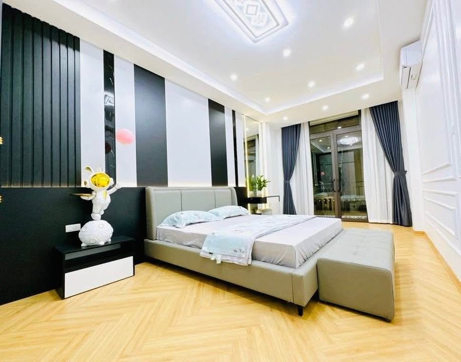 Nhà 6 tầng mặt phố Trần Duy Hưng, 45m² chỉ 16 tỷ - Kinh doanh đỉnh cao!