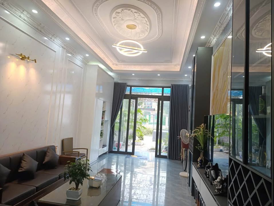 Nhà 2 Tầng Phường Liêm Chính, TP Phủ Lý 101m² giá 5.9 tỷ - Vị trí đắc địa với tiện ích ngập tràn!