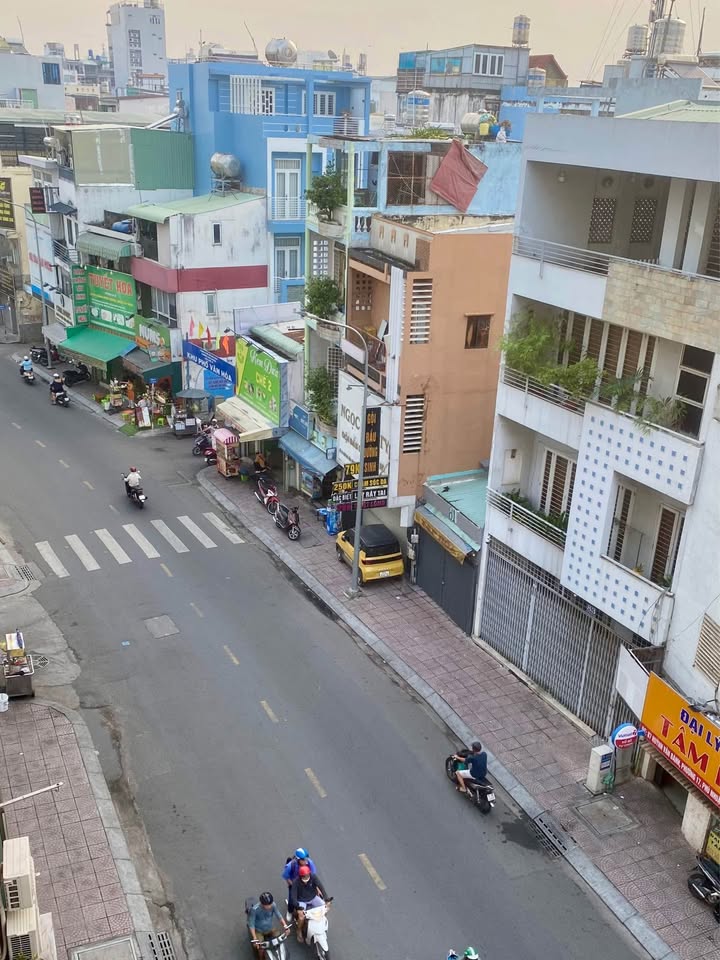 Nhà phố Huỳnh Văn Bánh, Phú Nhuận 53m² giá 7.2 tỷ - Pháp lý sạch, thương lượng chính chủ!