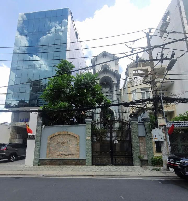 Bán nhà mặt tiền đường Lam Sơn, quận Phú Nhuận, 253m² giá 100 tỷ - Đầu tư sinh lời ngay!