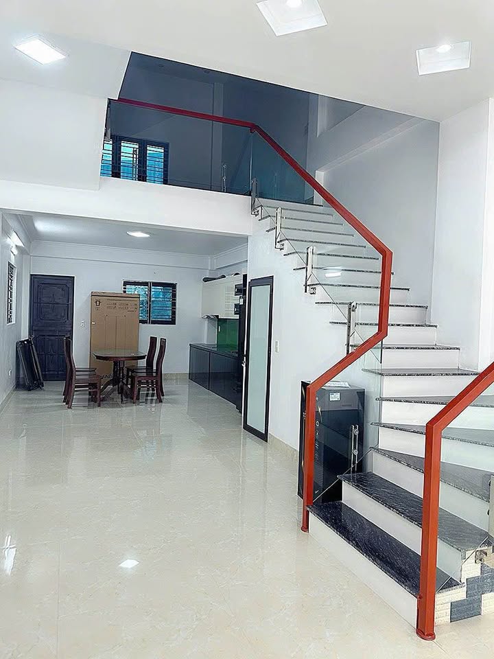 Nhà mặt đường Kỳ Bá 4 tầng cho thuê giá 10 triệu - Kinh doanh thuận lợi!