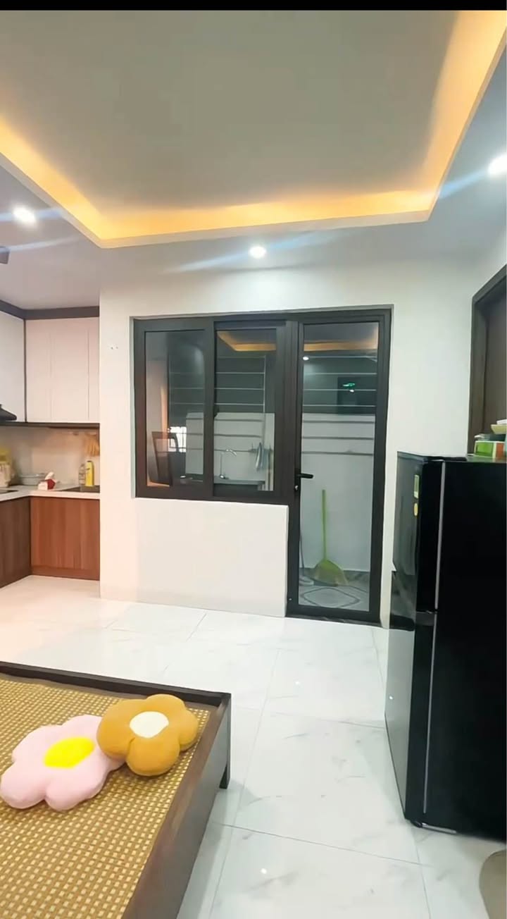 Căn hộ CCMN Chùa Láng 50m² giá 2.45 tỷ - Nội thất đầy đủ, chỉ việc ở ngay!