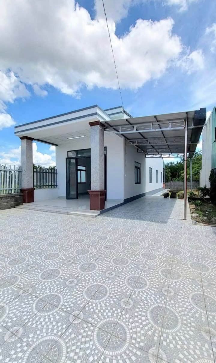 Nhà 185m² Ninh Thạnh, Tây Ninh giá 1.2 tỷ - Nhà mới 98% chờ đón chủ mới!