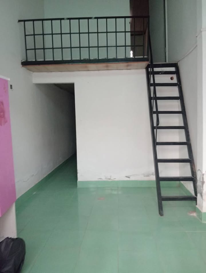 Nhà trệt lửng cho thuê tại Hẻm 220 đường CMT8, 35m² chỉ 2.5 triệu/tháng - Nằm gần chợ và trường học!