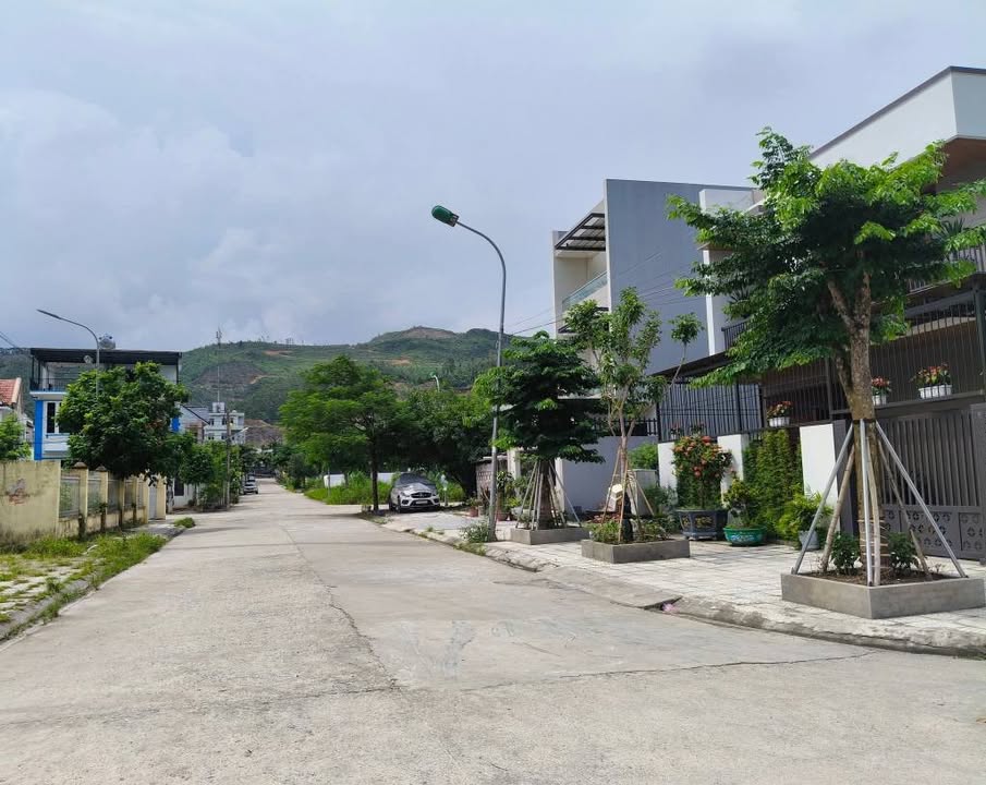 Đất nền biệt thự Km8 Quang Hanh 400m² giá 4 tỷ - Sổ đỏ chính chủ, góc 2 mặt tiền!