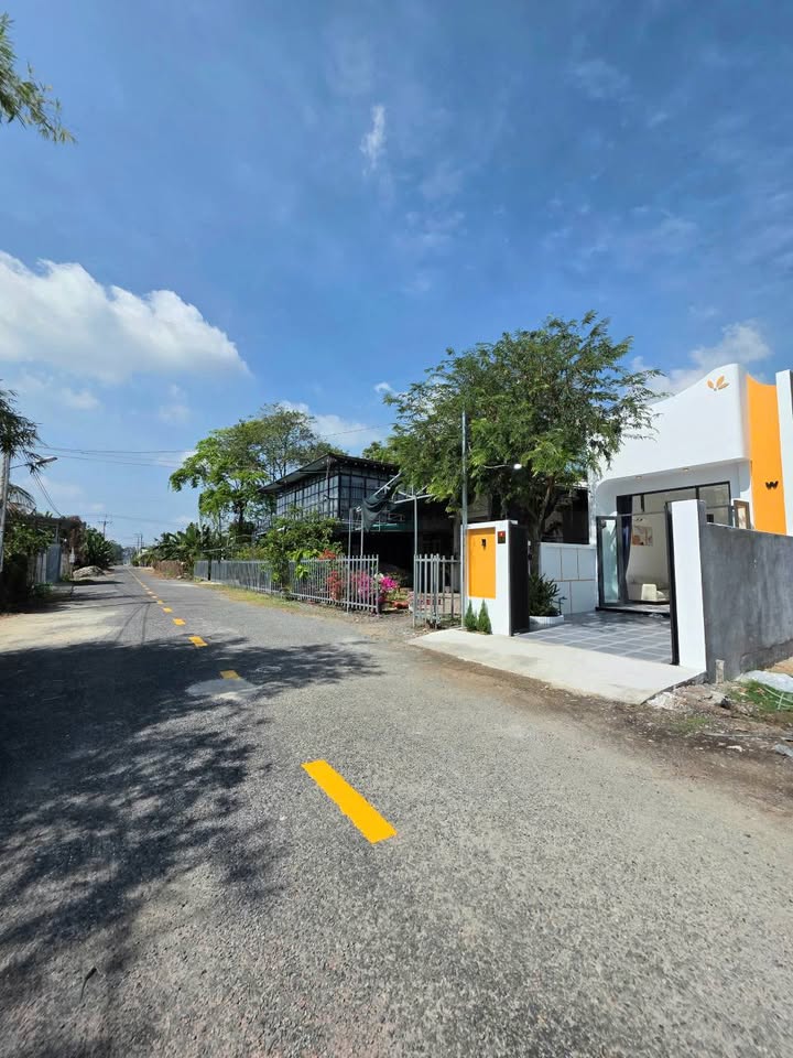 Nhà sân vườn mới hoàn thiện tại Trường Giang, Tây Ninh 123m² giá 1.19 tỷ - Sẵn sàng vào ở!